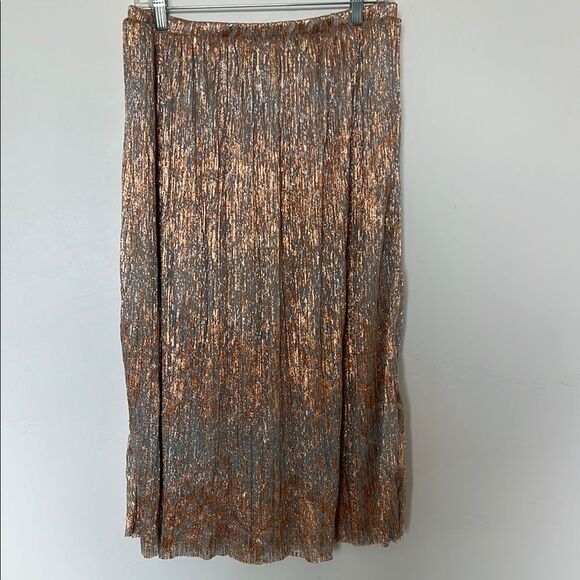 Mini Momo Metallic Pleated Midi Skirt Silver Rose Gold Size Medium NWT - Picture 1 of 4